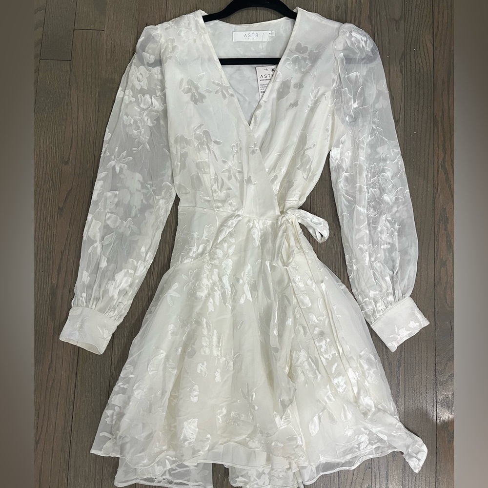 ASTR The Label Ivory Long Sleeve Dress- Small